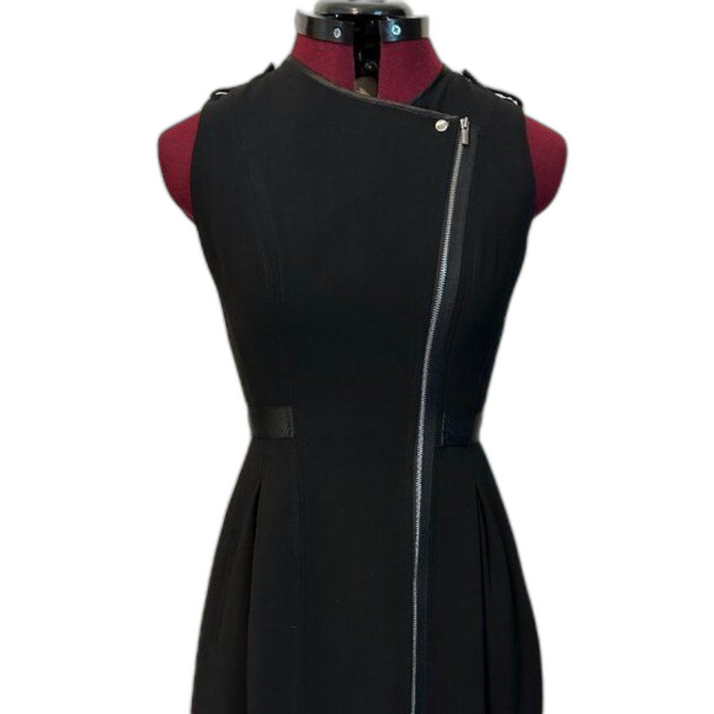 White House/Black Market Black Sleeveless Zippered Dress Size 0